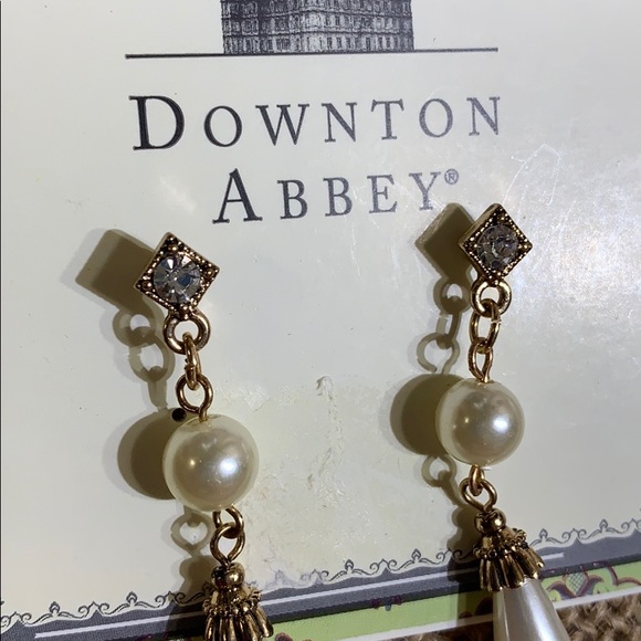Downtown Abbey dangle earrings new. NICKLE FREE - Picture 2 of 4